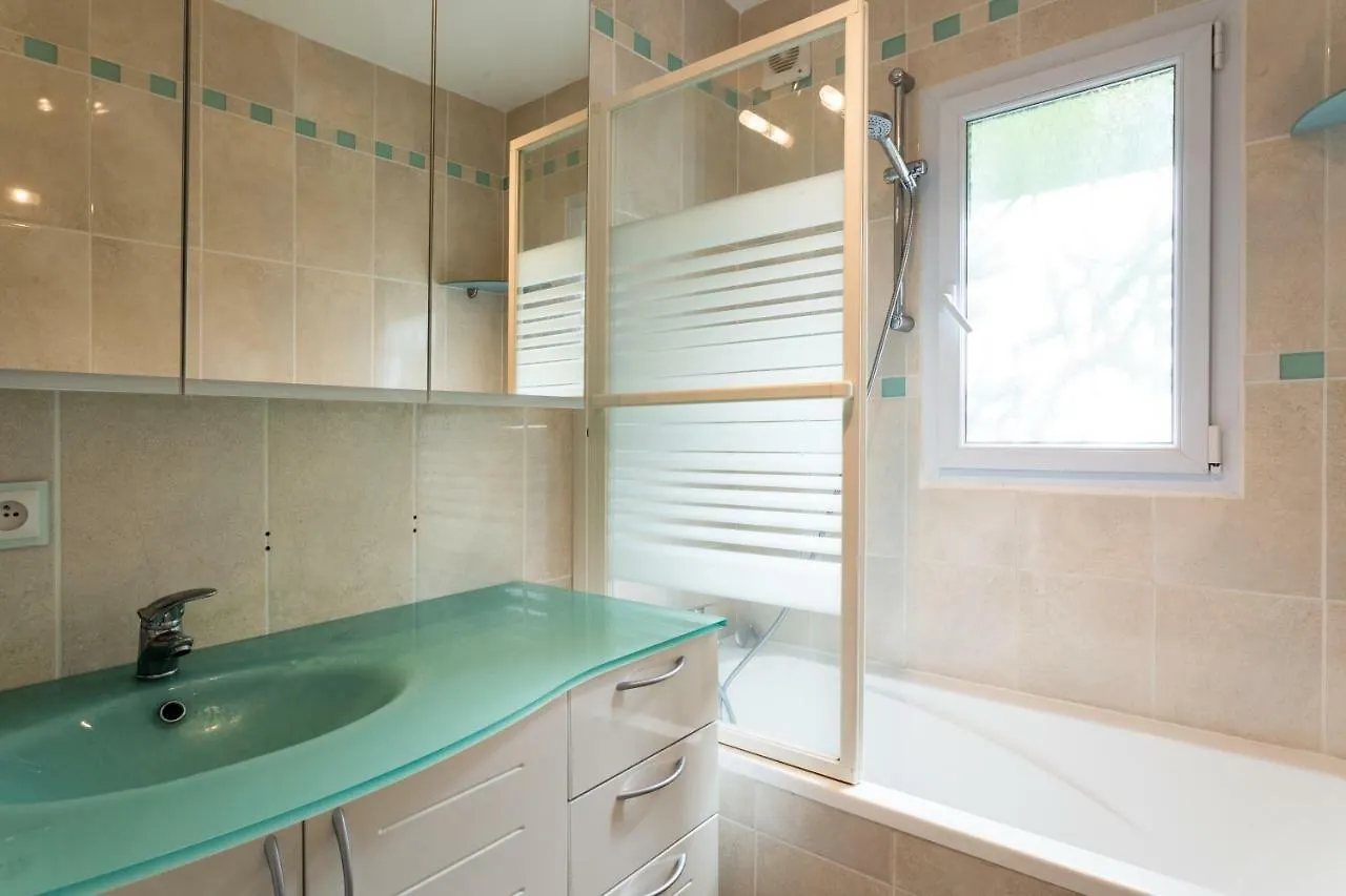 Appartement T3 Rez de Jardin,Piscine Privée à Saint-Cyr-sur-Mer 0*,