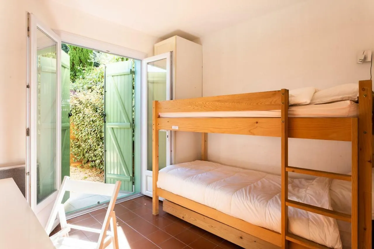 Appartement T3 Rez de Jardin,Piscine Privée à Saint-Cyr-sur-Mer 0*,  France